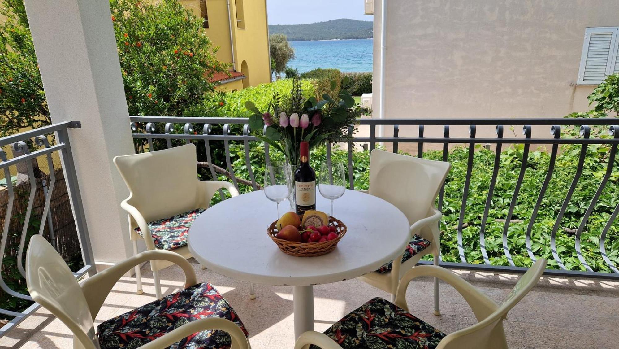 Apartments Mediteraneo Zaboric Eksteriør bilde